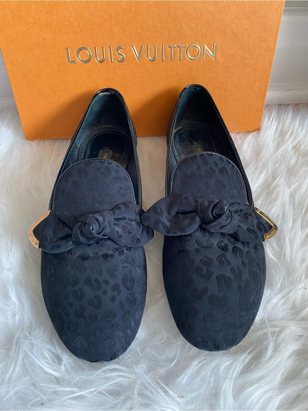 ๐๏ธLouis Vuitton Authentic Vintage 2013 Satin Bow Amulet Loafers With Box